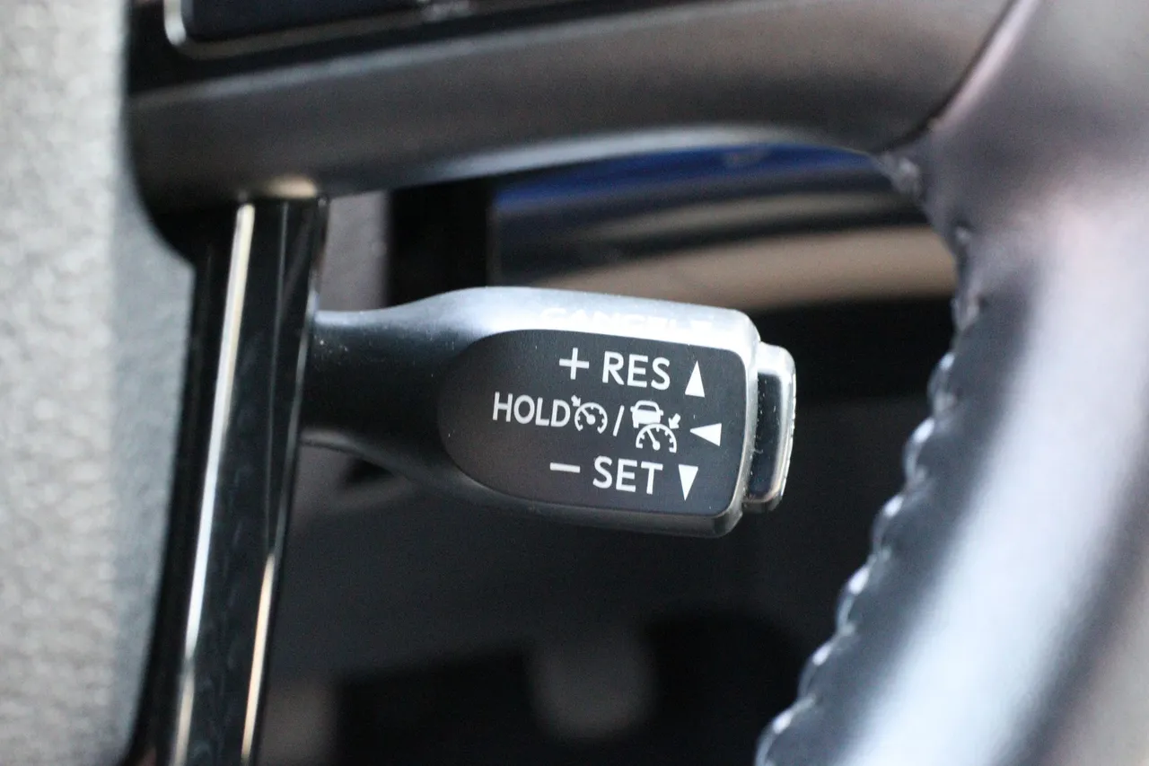 2019 Toyota Prius — photo 20 of 32