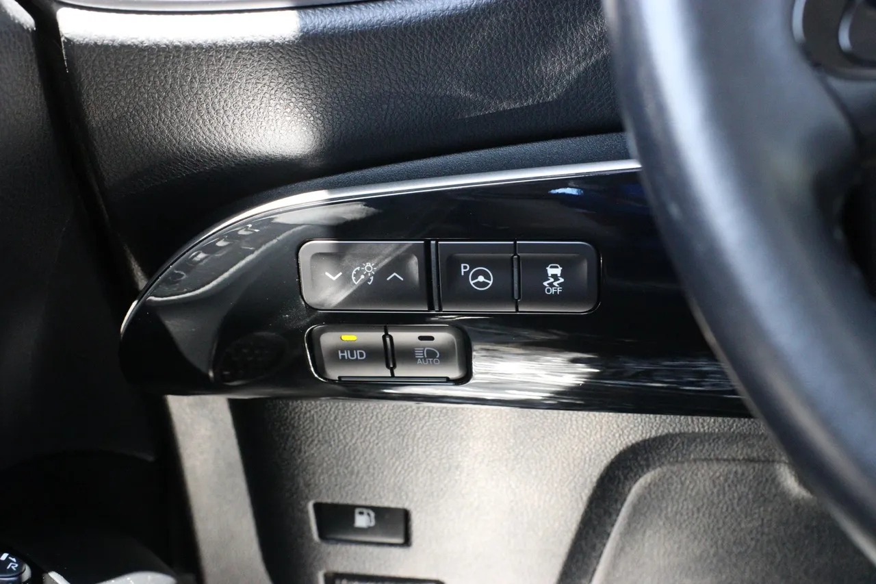 2019 Toyota Prius — photo 21 of 32