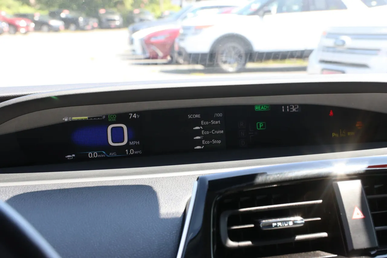 2019 Toyota Prius — photo 22 of 32