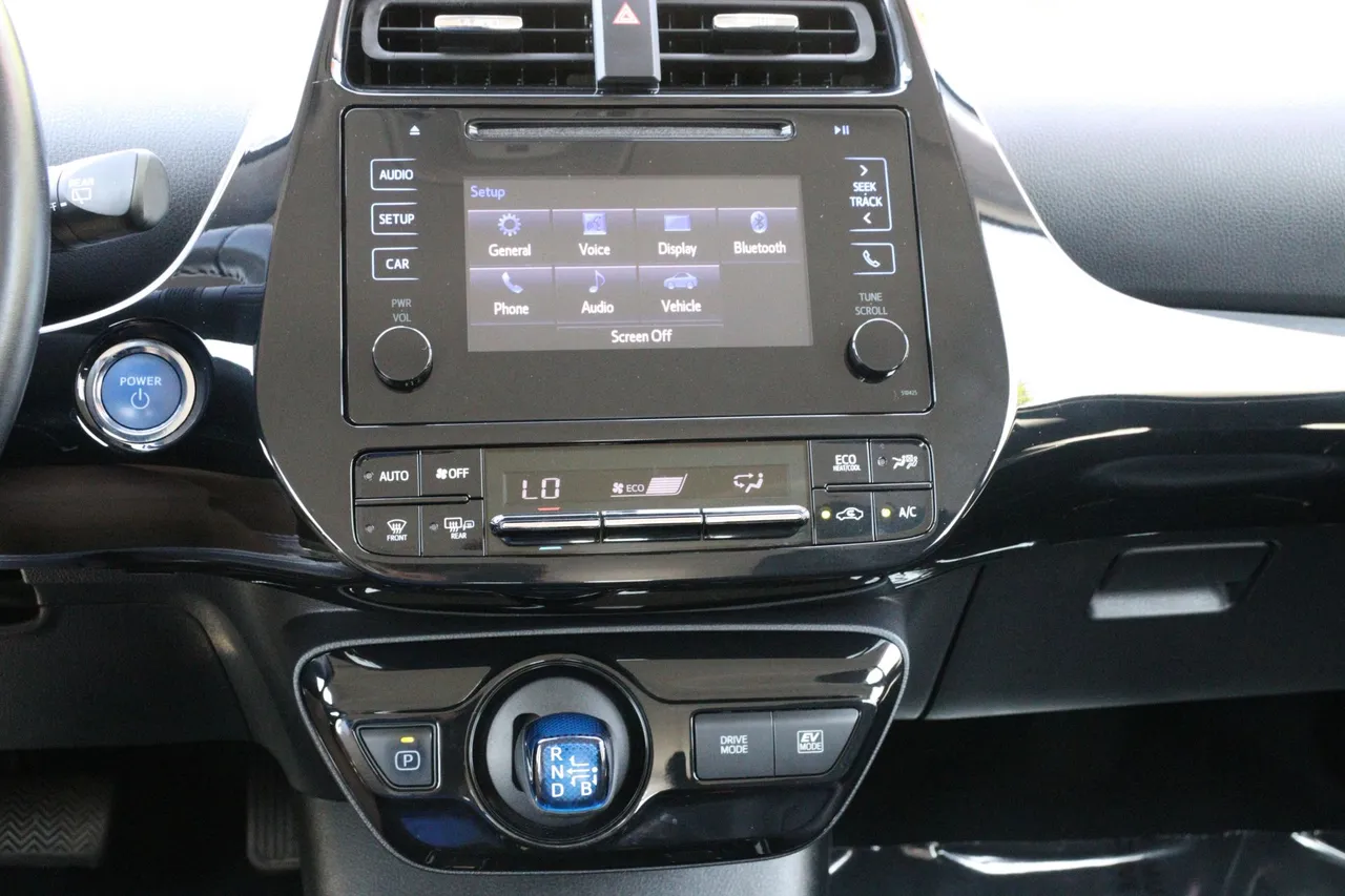 2019 Toyota Prius — photo 23 of 32