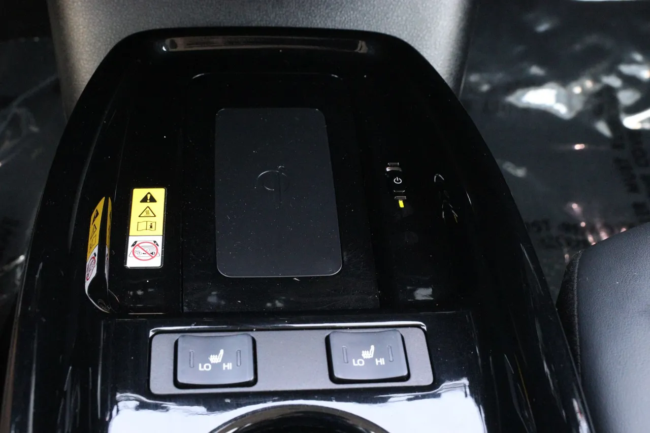 2019 Toyota Prius — photo 25 of 32