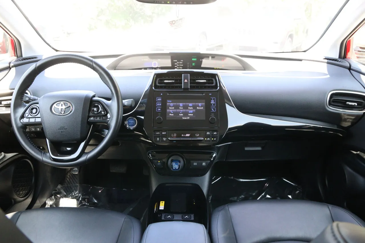 2019 Toyota Prius — photo 27 of 32