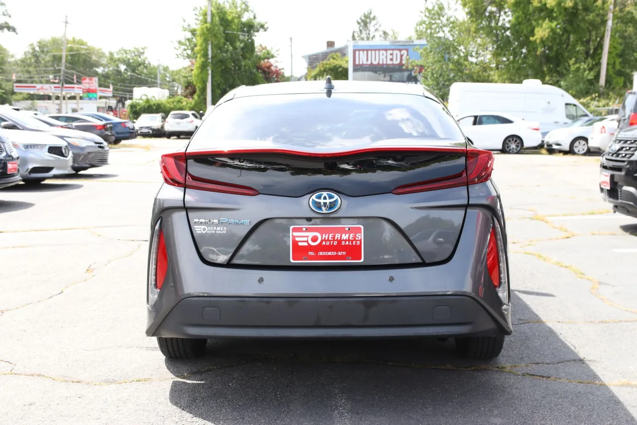 2019 Toyota Prius Prime Advanced Hatchback 4D in Gray — photo 5 of 37