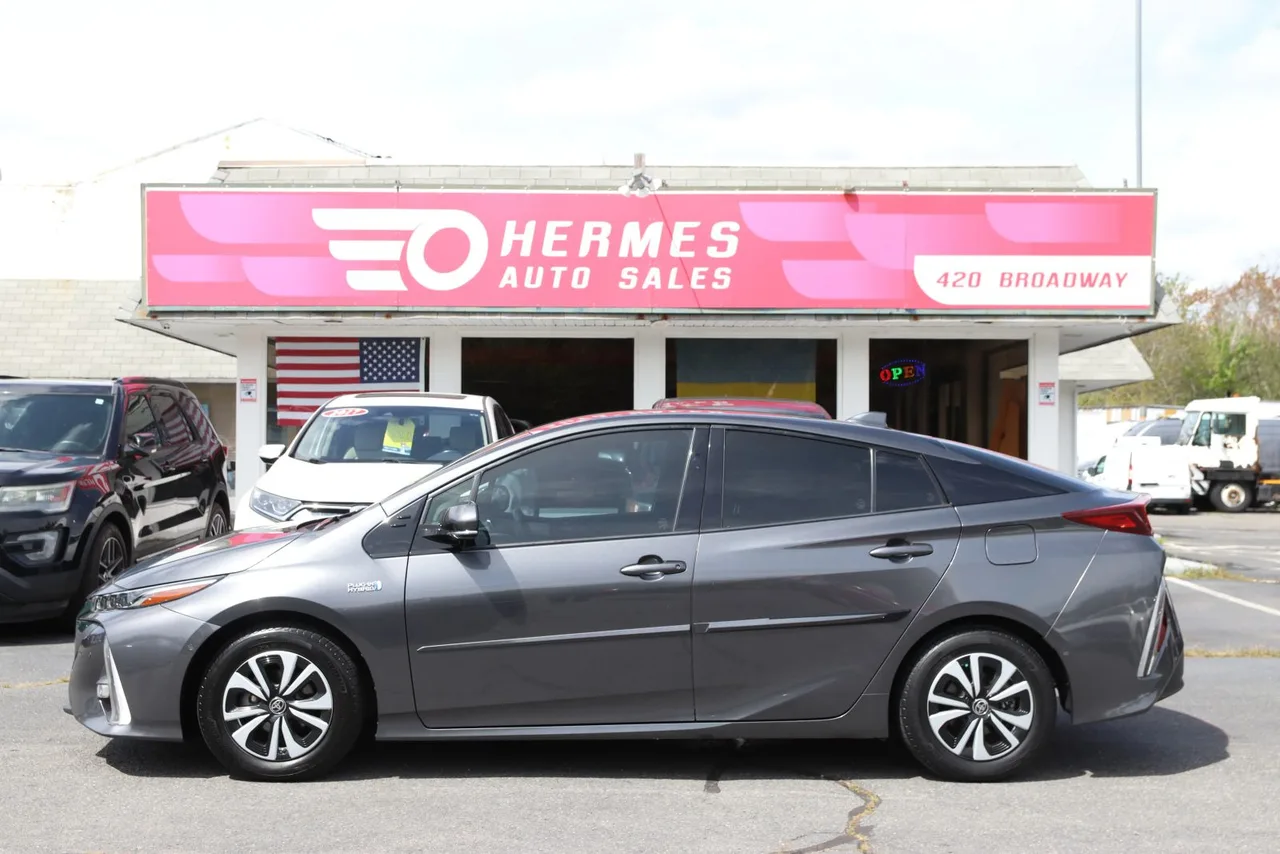 2019 Toyota Prius Prime Advanced Hatchback 4D in Gray — photo 6 of 37
