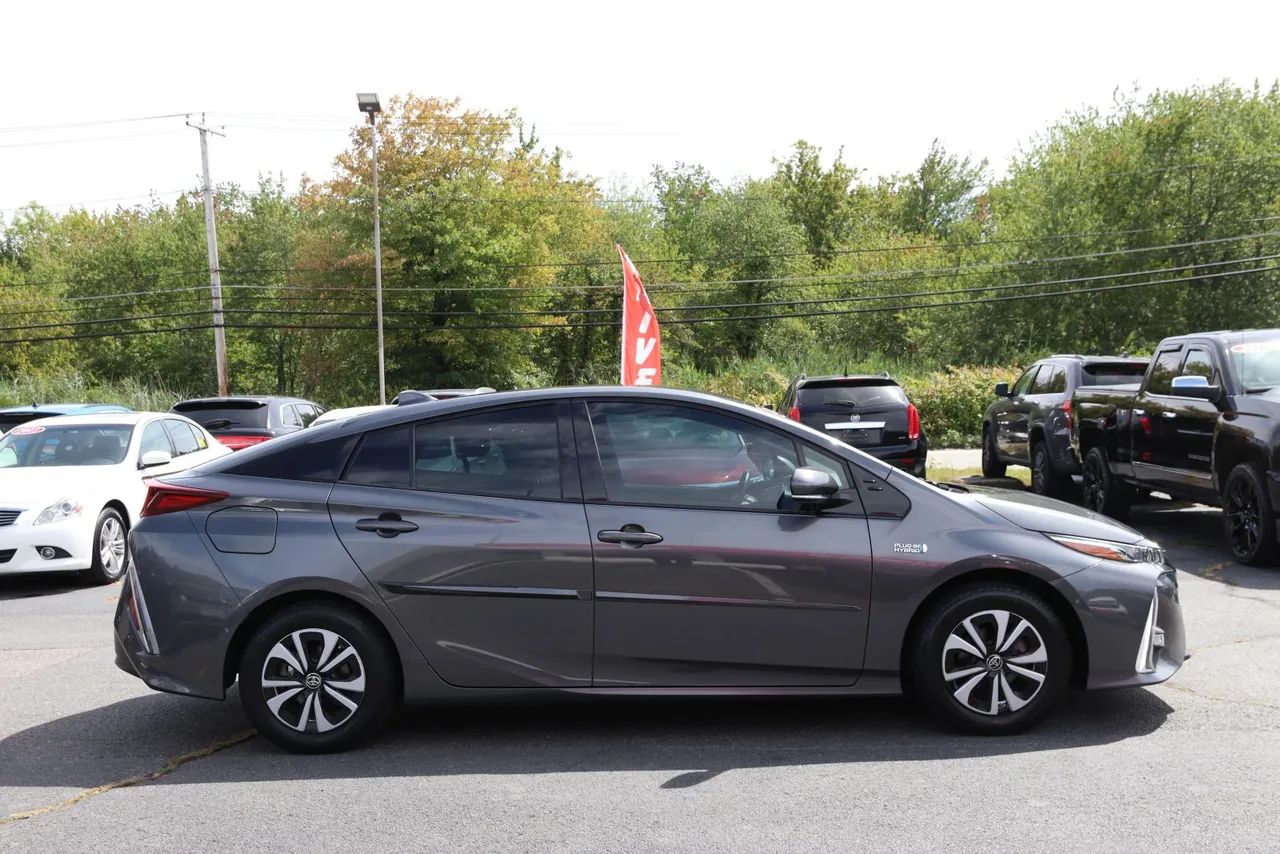 2019 Toyota Prius Prime Advanced Hatchback 4D in Gray — photo 8 of 37