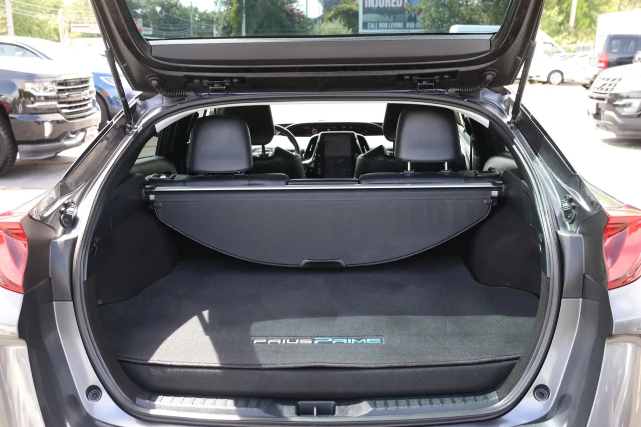 2019 Toyota Prius Prime Advanced Hatchback 4D in Gray — photo 10 of 37