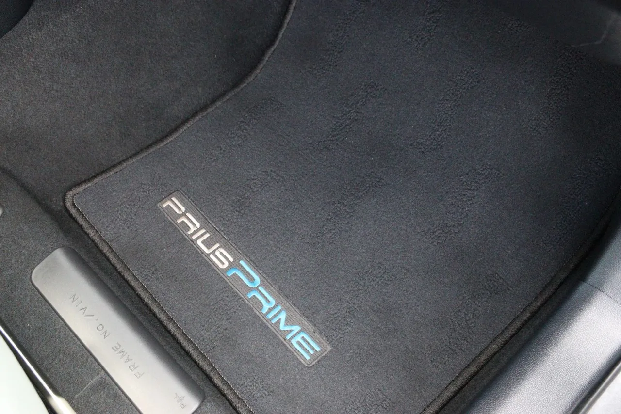 2019 Toyota Prius Prime Advanced Hatchback 4D in Gray — photo 21 of 37