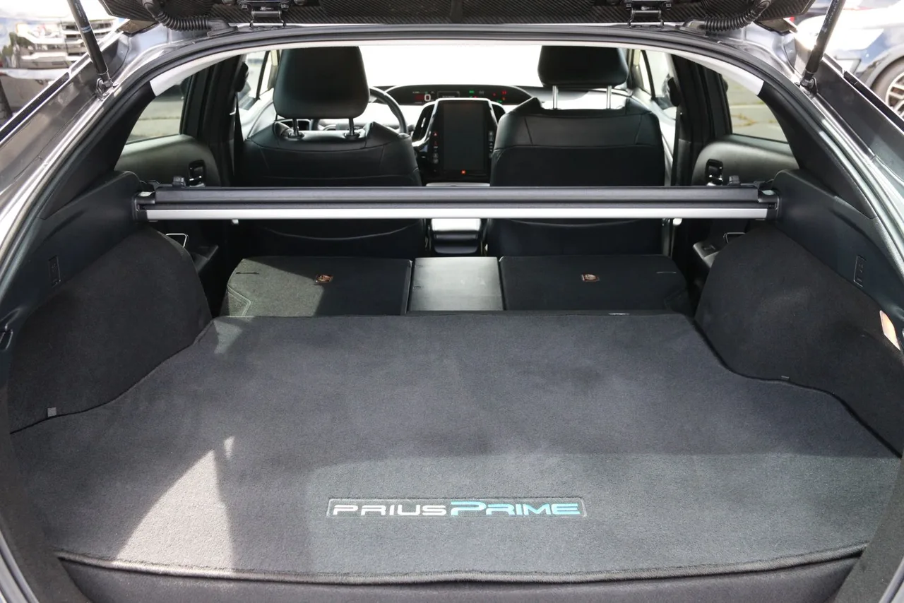 2019 Toyota Prius Prime Advanced Hatchback 4D in Gray — photo 25 of 37