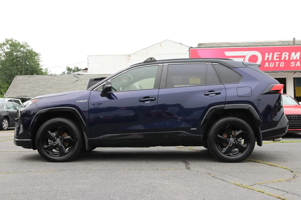 2019 Toyota RAV4 Hybrid — photo 2 of 31