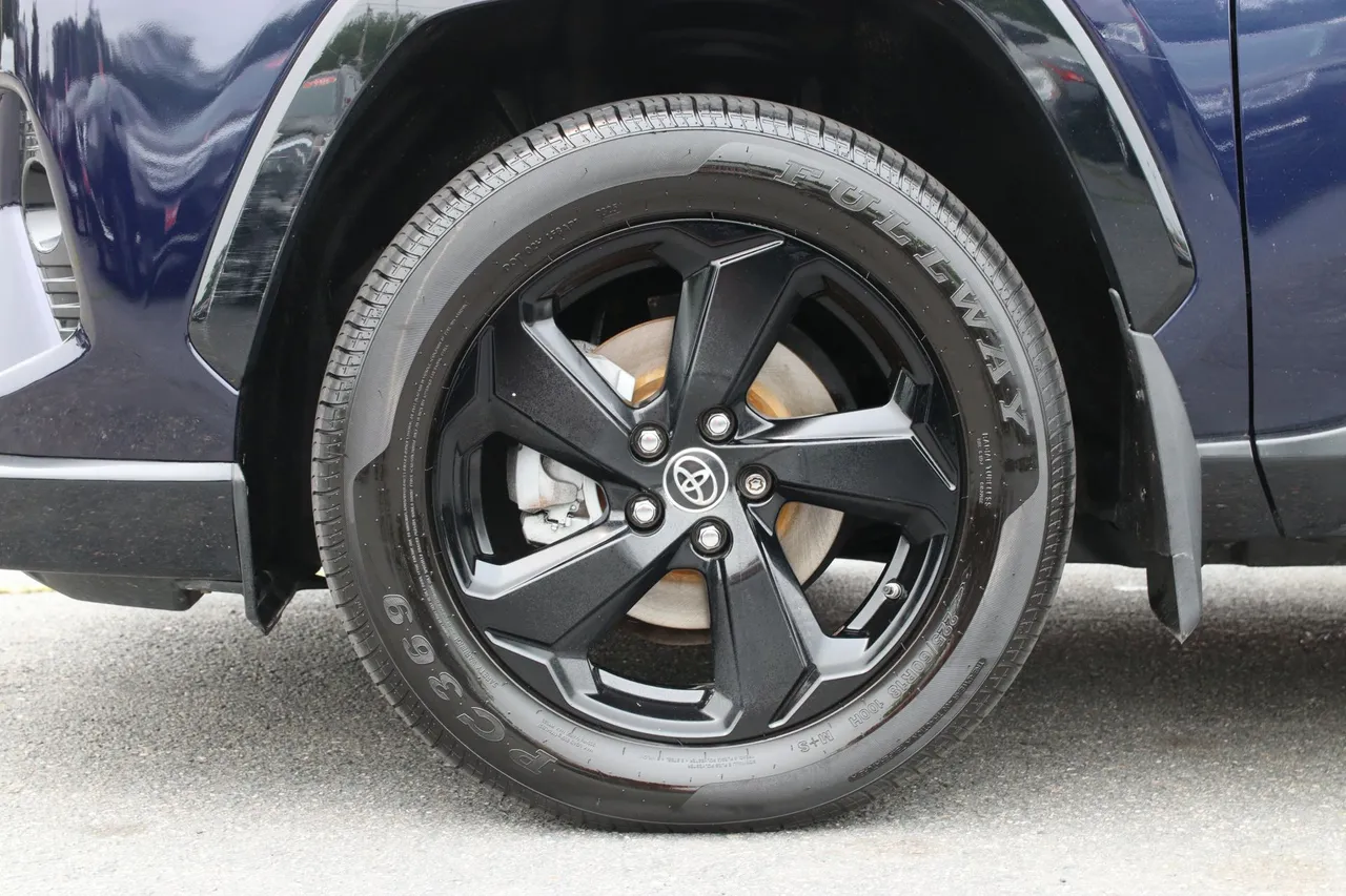 2019 Toyota RAV4 Hybrid — photo 3 of 31