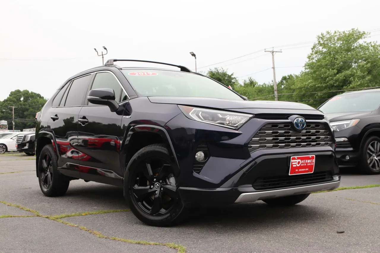 2019 Toyota RAV4 Hybrid — photo 9 of 31