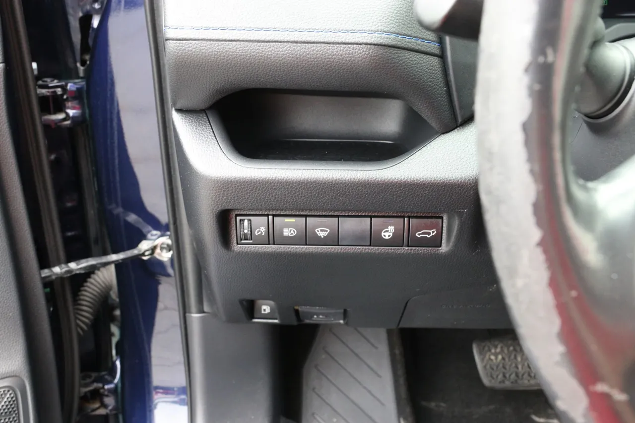 2019 Toyota RAV4 Hybrid — photo 15 of 31