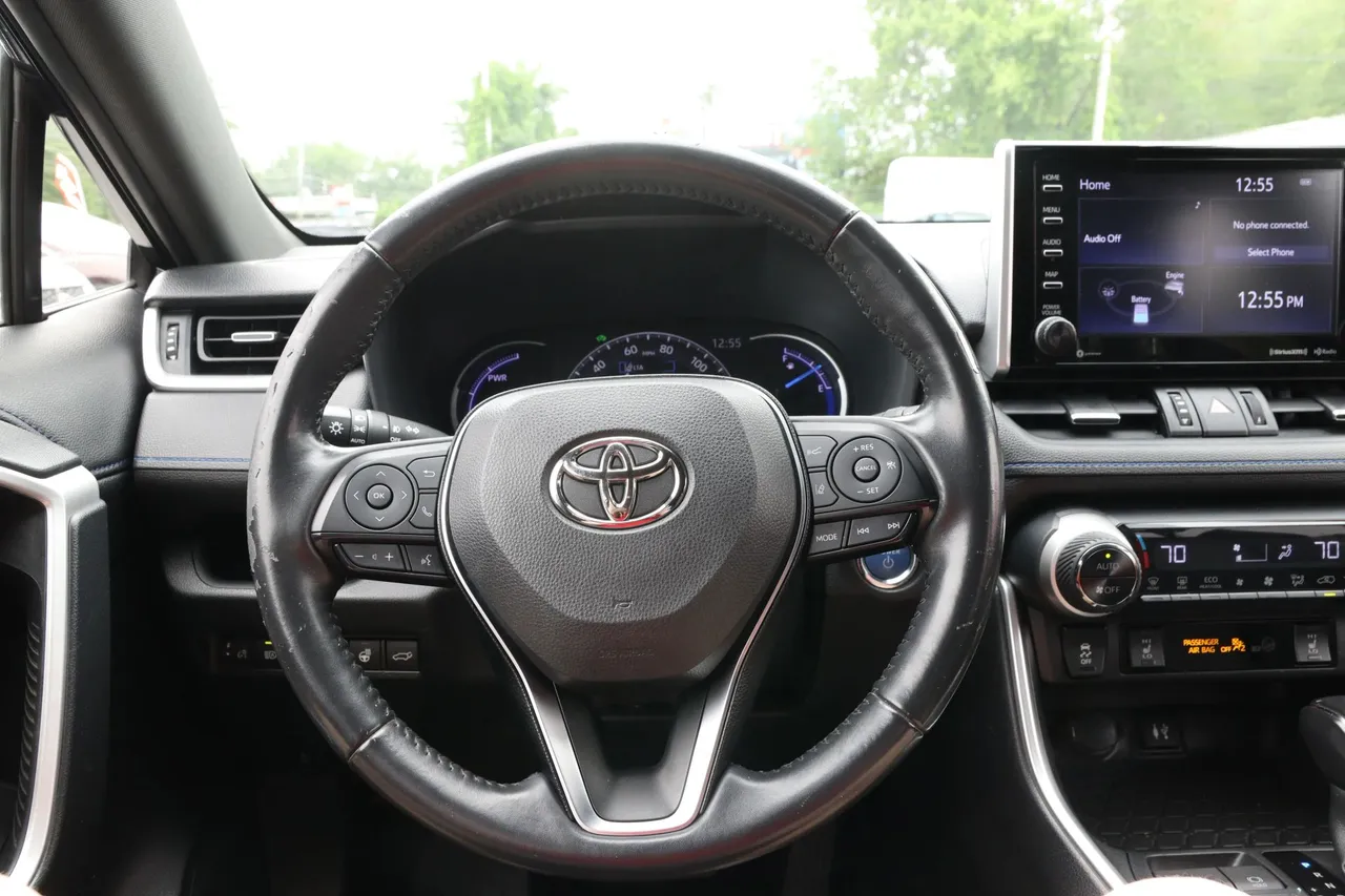 2019 Toyota RAV4 Hybrid — photo 19 of 31