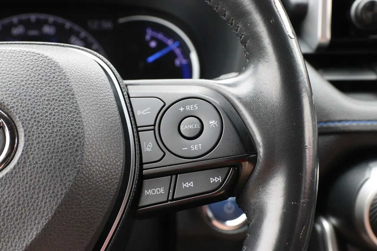 2019 Toyota RAV4 Hybrid — photo 21 of 31