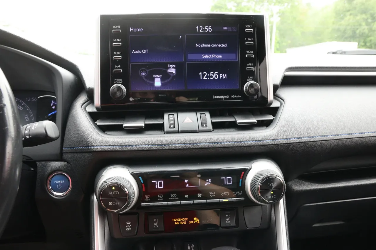 2019 Toyota RAV4 Hybrid — photo 23 of 31