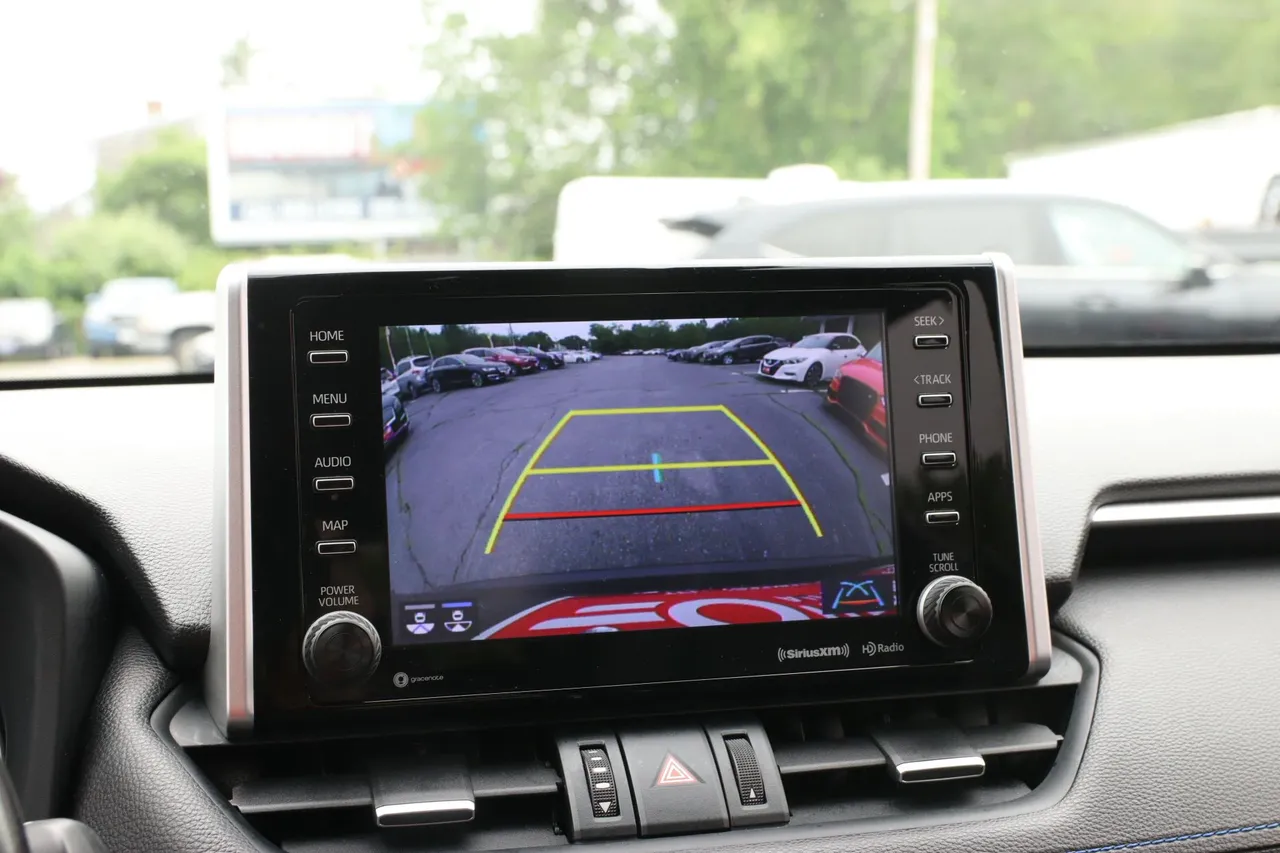 2019 Toyota RAV4 Hybrid — photo 24 of 31