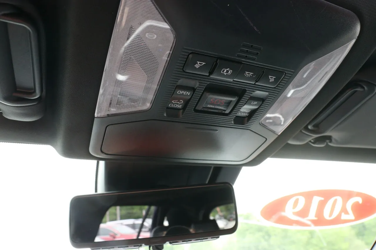 2019 Toyota RAV4 Hybrid — photo 25 of 31