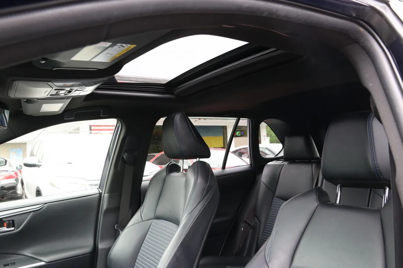 2019 Toyota RAV4 Hybrid — photo 26 of 31