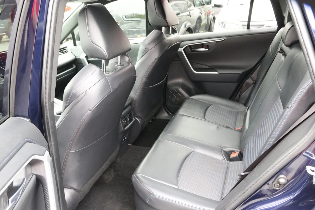 2019 Toyota RAV4 Hybrid — photo 28 of 31