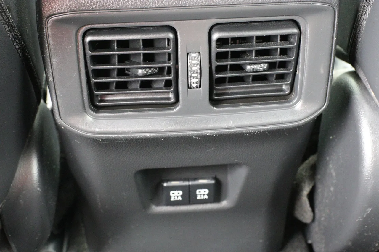 2019 Toyota RAV4 Hybrid — photo 29 of 31