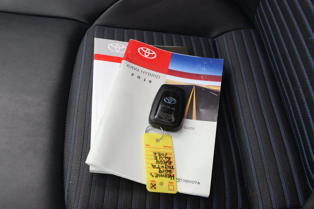 2019 Toyota RAV4 Hybrid — photo 31 of 31