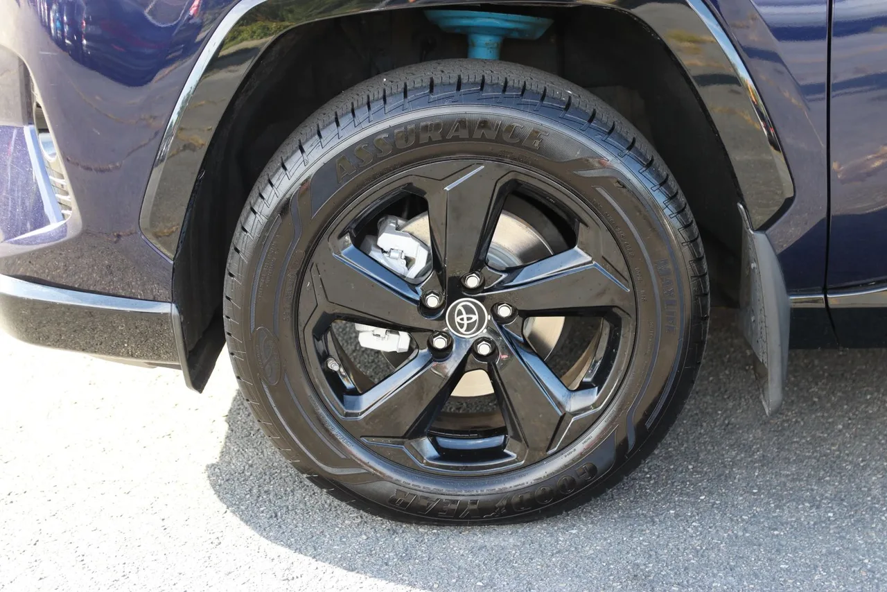 2019 Toyota RAV4 Hybrid XSE Sport Utility 4D in Blue — photo 4 of 38