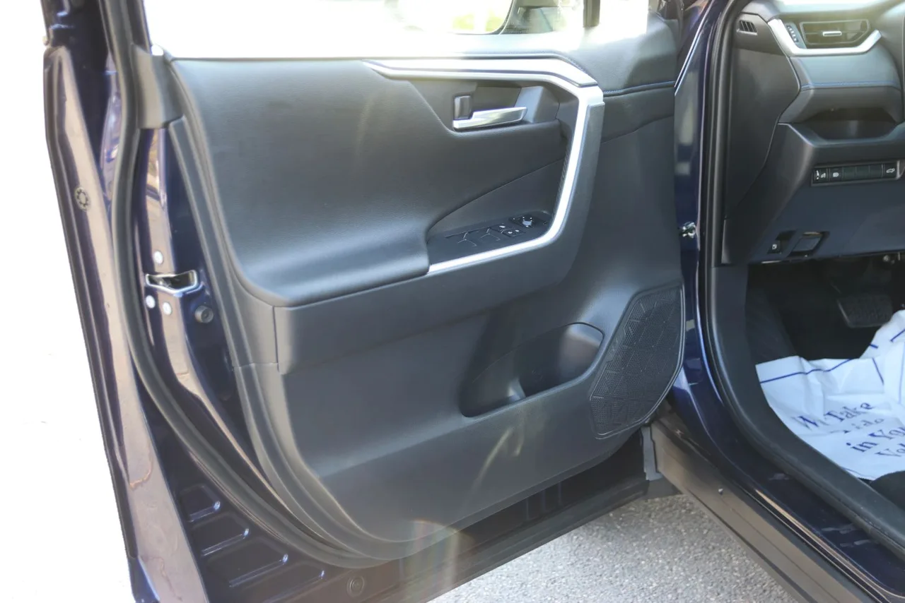 2019 Toyota RAV4 Hybrid XSE Sport Utility 4D in Blue — photo 12 of 38