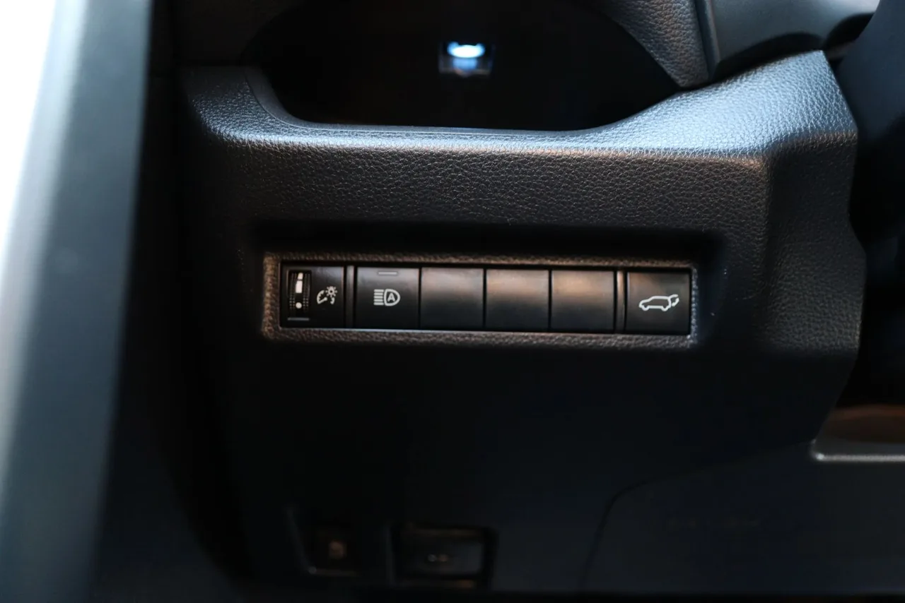 2019 Toyota RAV4 Hybrid XSE Sport Utility 4D in Blue — photo 31 of 38