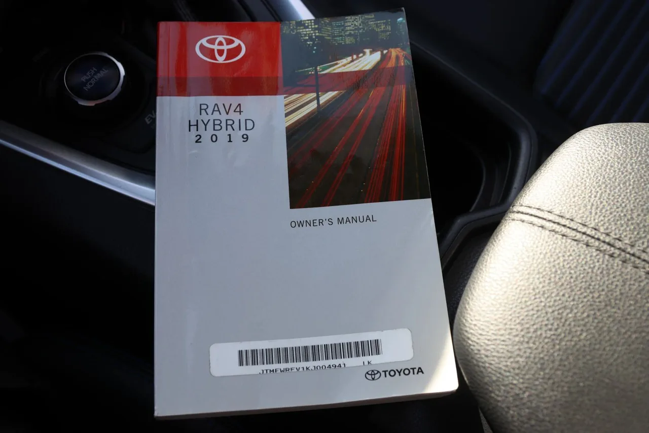 2019 Toyota RAV4 Hybrid XSE Sport Utility 4D in Blue — photo 38 of 38