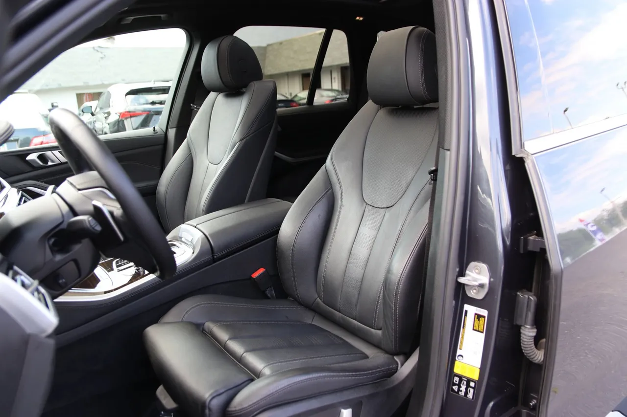 2020 BMW X5 — photo 11 of 31