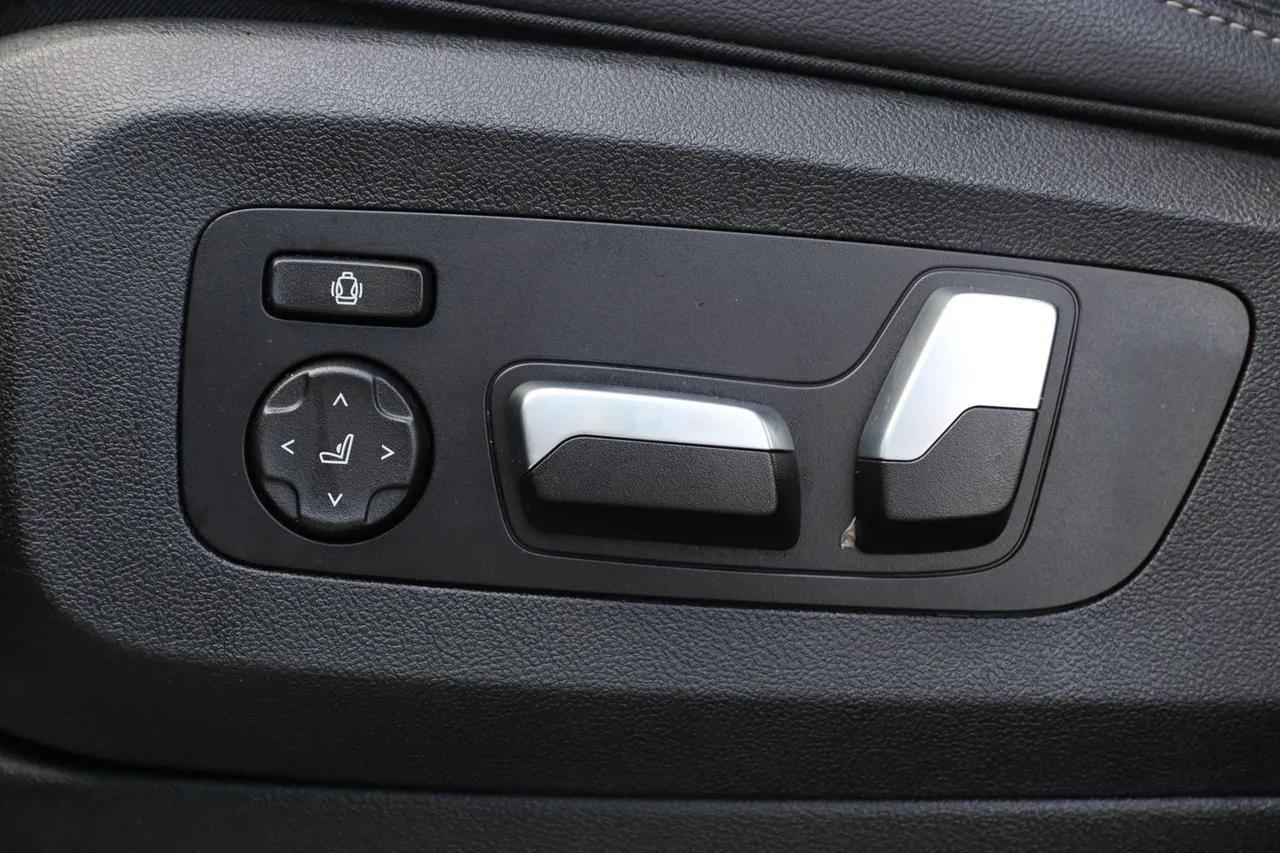 2020 BMW X5 — photo 12 of 31