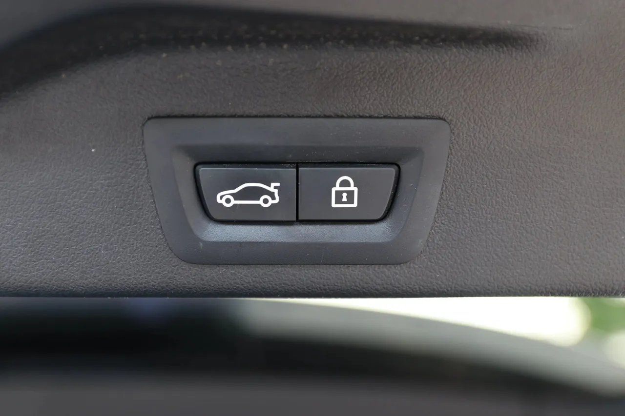 2020 BMW X5 — photo 17 of 31