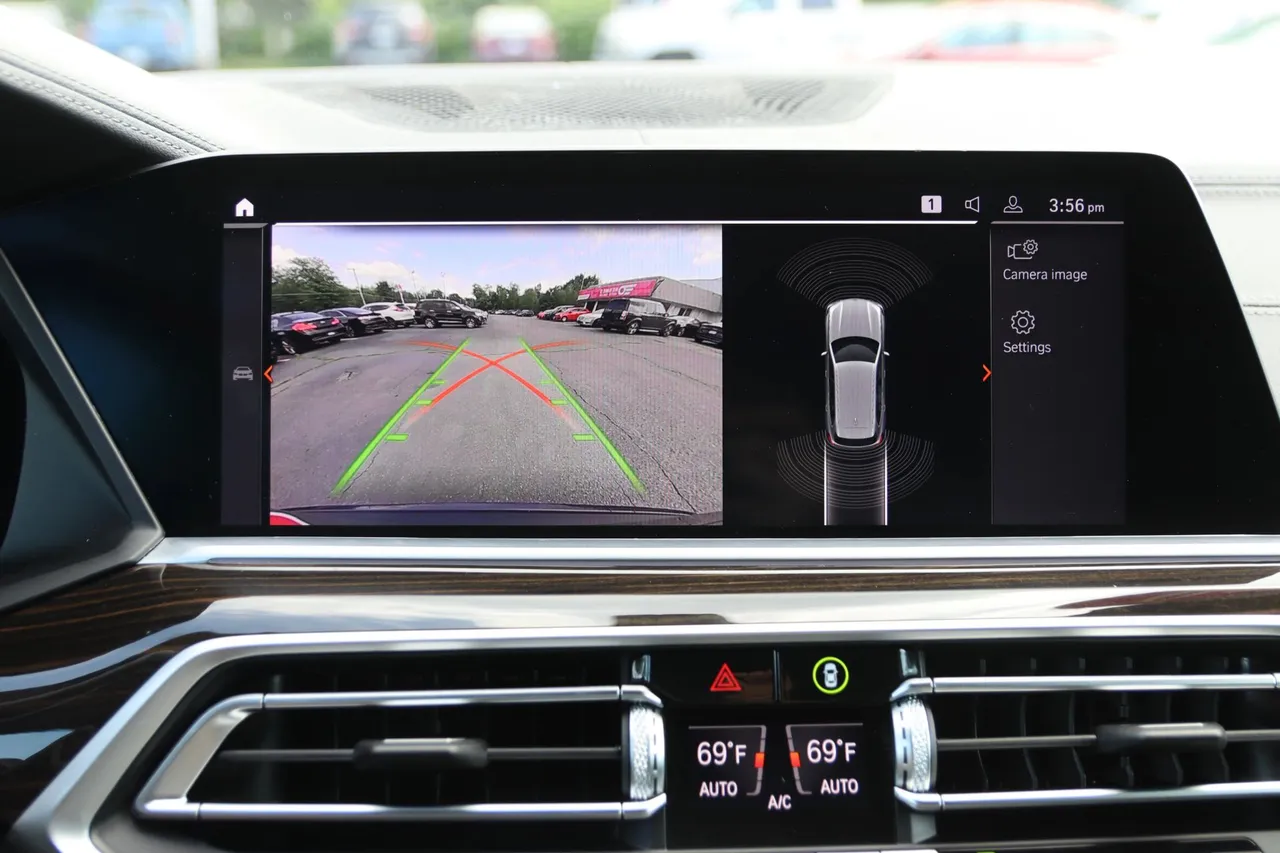 2020 BMW X5 — photo 23 of 31