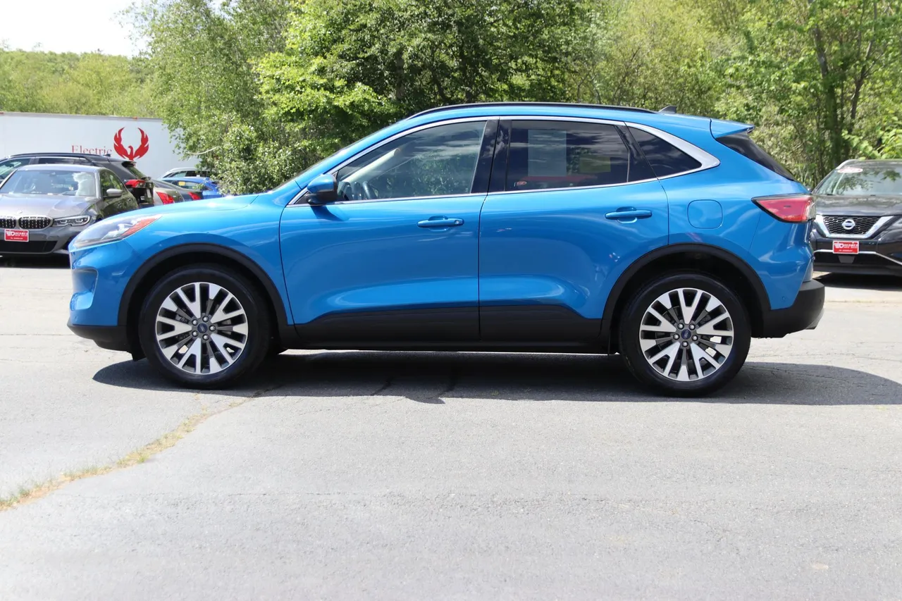2020 Ford Escape — photo 2 of 31