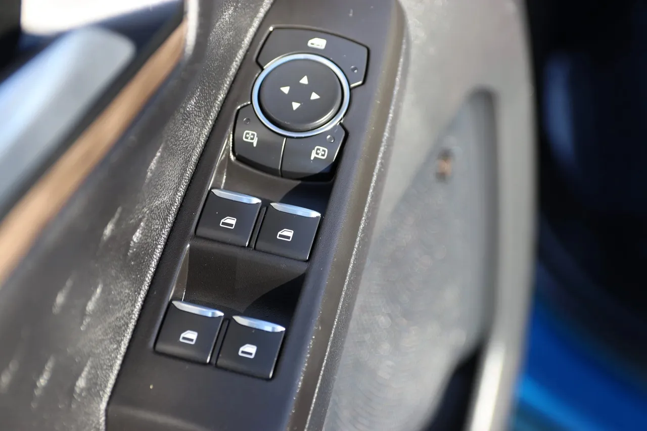 2020 Ford Escape — photo 10 of 31