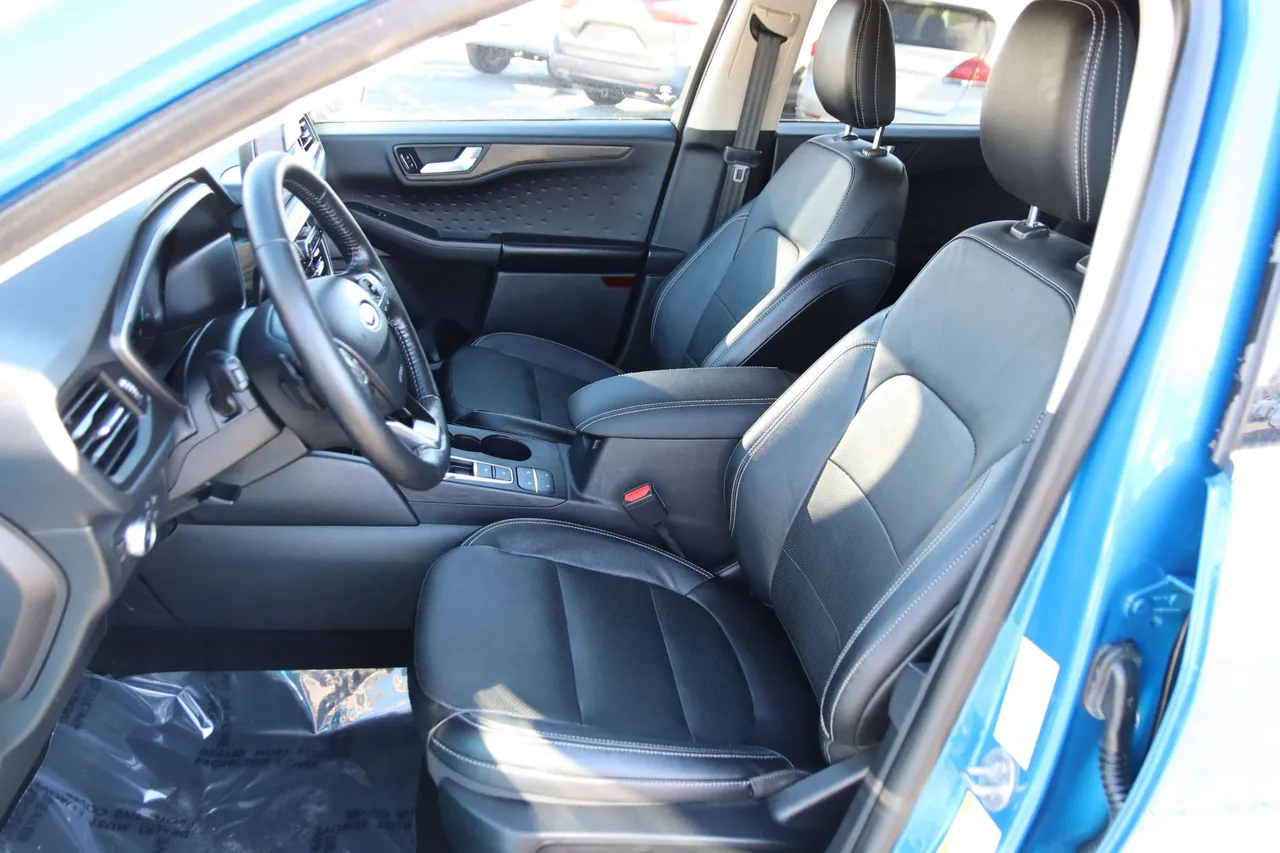 2020 Ford Escape — photo 12 of 31