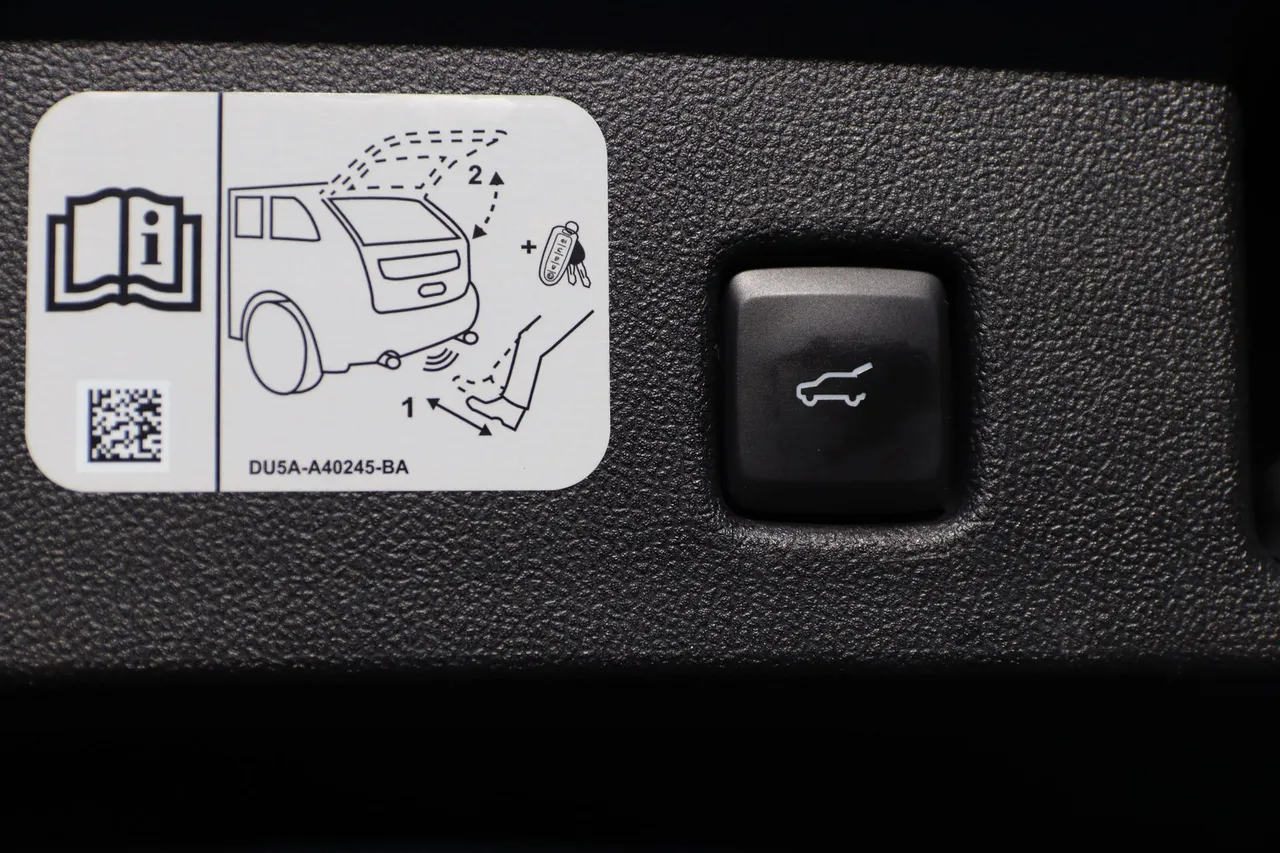 2020 Ford Escape — photo 17 of 31