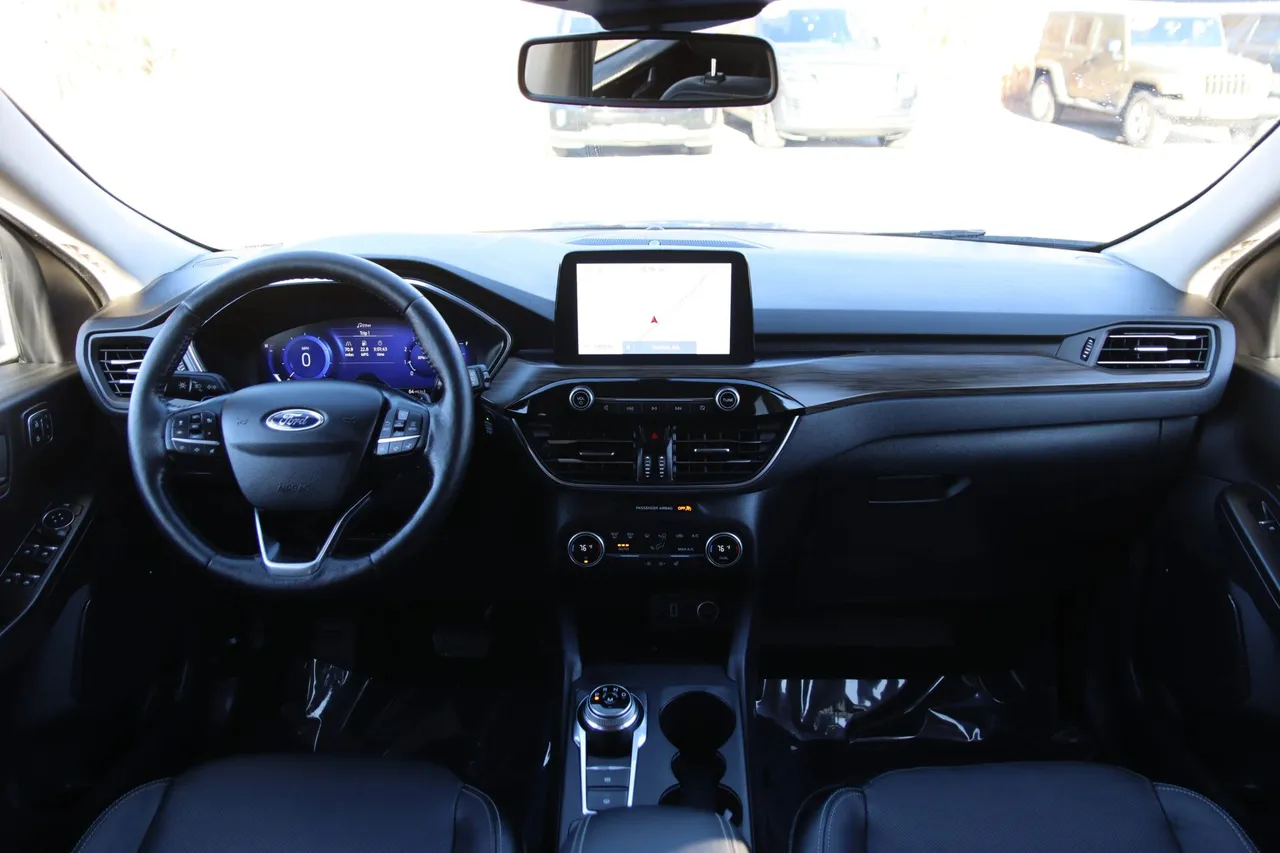2020 Ford Escape — photo 18 of 31