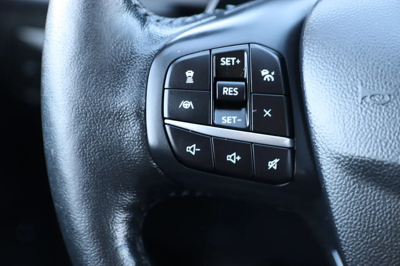 2020 Ford Escape — photo 20 of 31