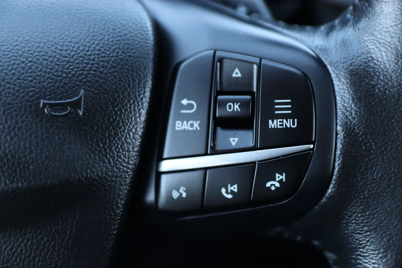 2020 Ford Escape — photo 21 of 31