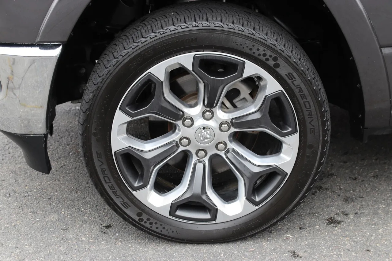 2020 Ram 1500 Crew Cab Limited Pickup 4D 5 1/2 ft in Gray — photo 4 of 58