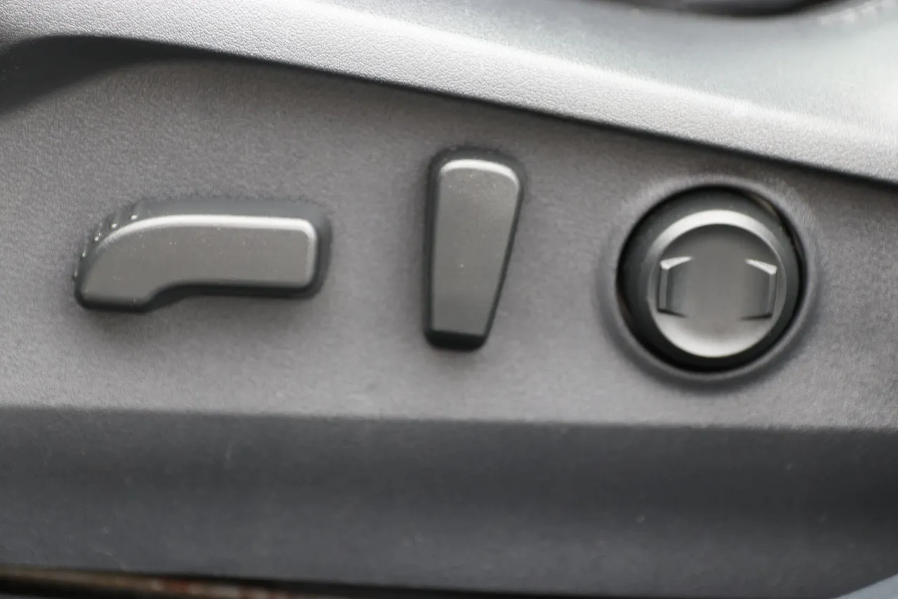 2020 Subaru Outback — photo 13 of 33
