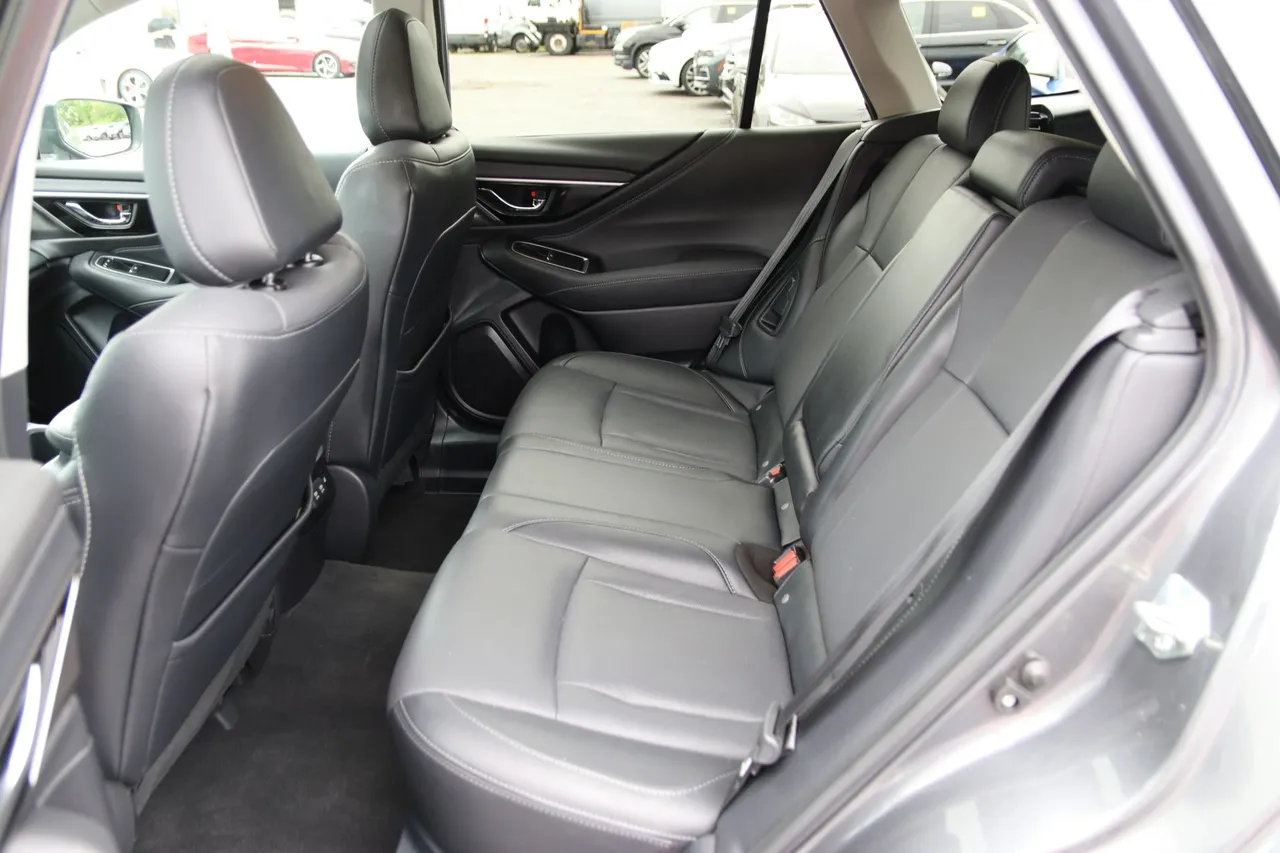 2020 Subaru Outback — photo 16 of 33