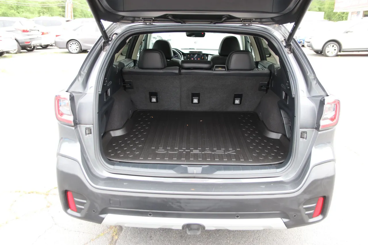 2020 Subaru Outback — photo 17 of 33