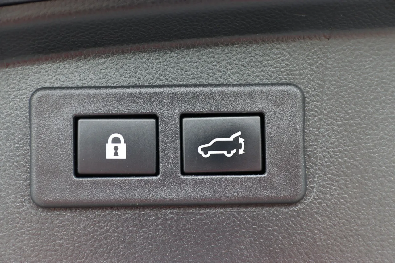 2020 Subaru Outback — photo 18 of 33