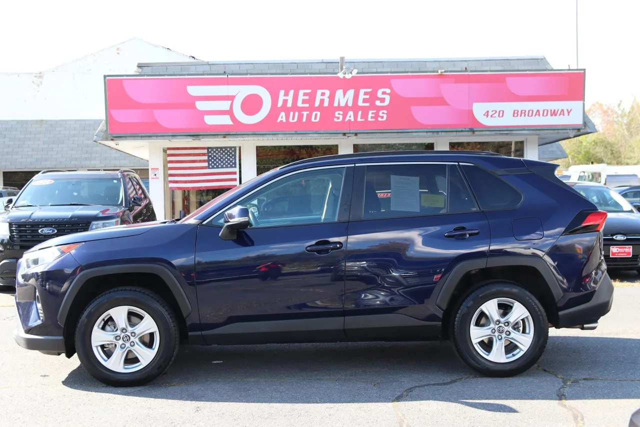 2020 Toyota RAV4 XLE Sport Utility 4D in Blue — photo 5 of 39