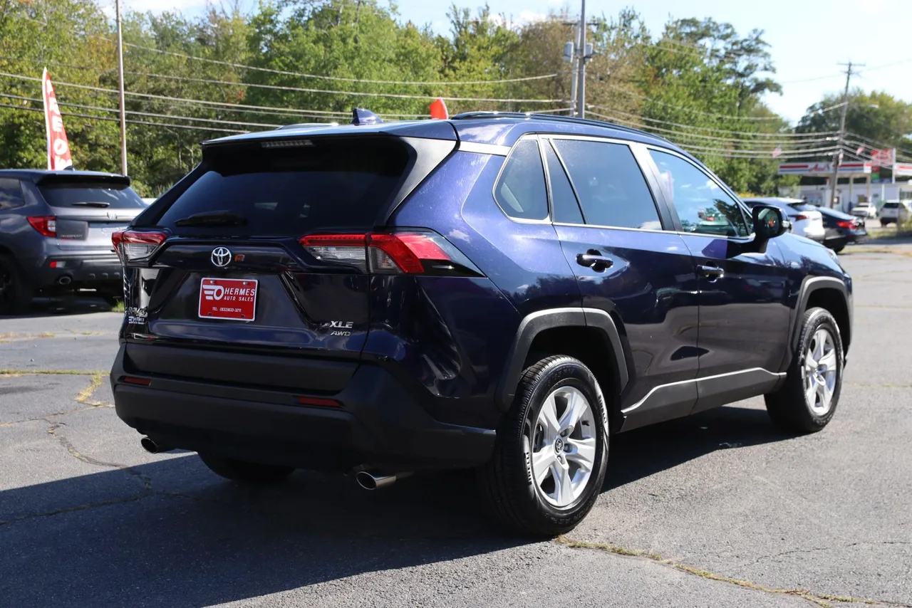 2020 Toyota RAV4 XLE Sport Utility 4D in Blue — photo 7 of 39
