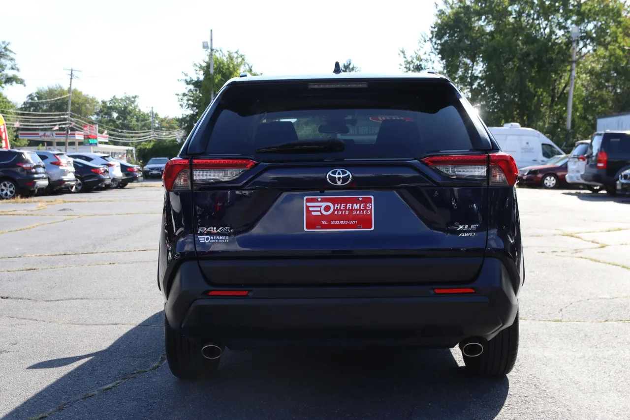 2020 Toyota RAV4 XLE Sport Utility 4D in Blue — photo 9 of 39