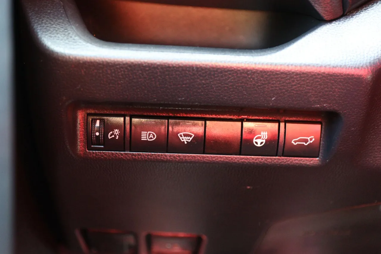 2020 Toyota RAV4 XLE Sport Utility 4D in Blue — photo 33 of 39