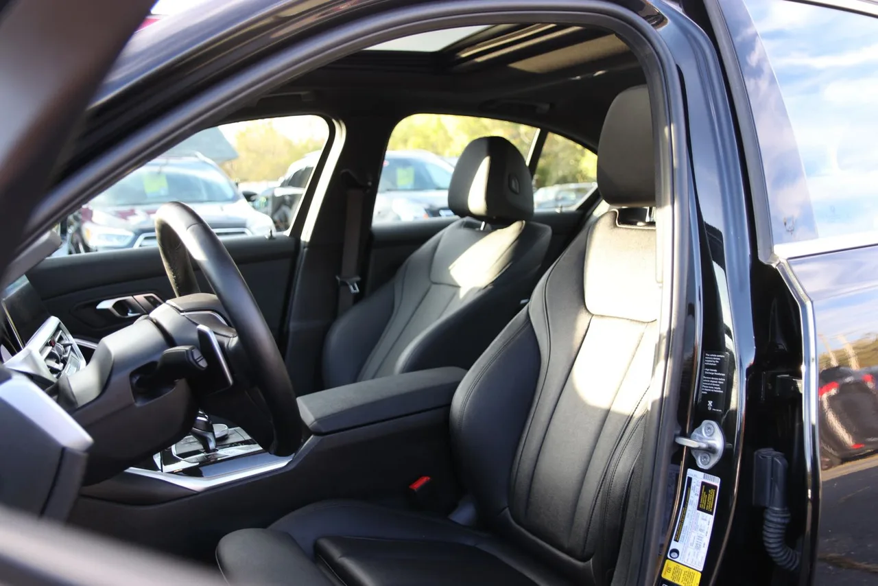 2021 BMW 3 Series 330i xDrive Sedan 4D in Black — photo 14 of 43